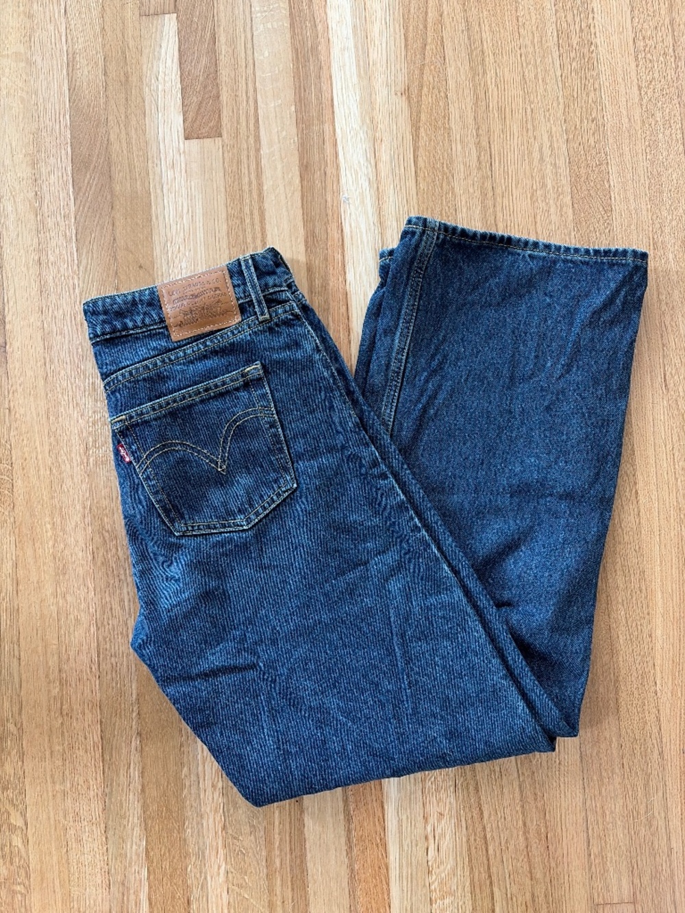 Levi’s Low Loose Women’s Jeans - Size 28